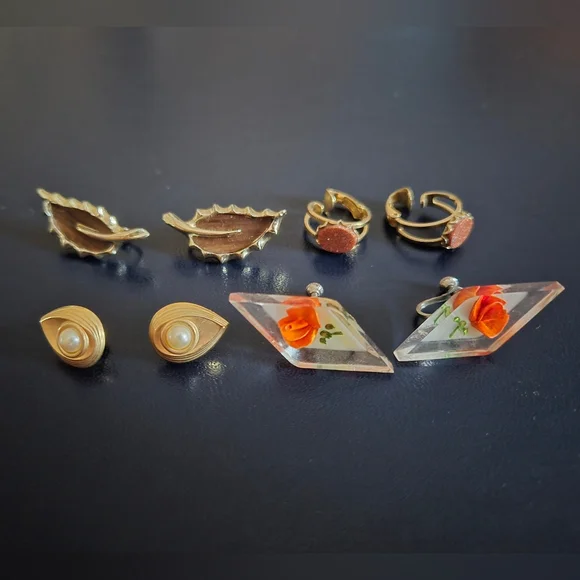 Vintage Clip On Earrings - Picture 5 of 5